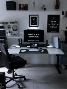 Góc Làm Cho Người Yêu Công Nghệ: Bí Quyết Setup Không Gian Hiện Đại, Tối Ưu Hiệu Tần